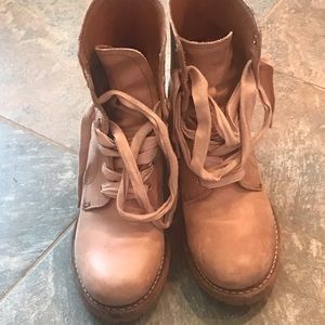 Frye Sabrina Combat Boot Special Edition light pink